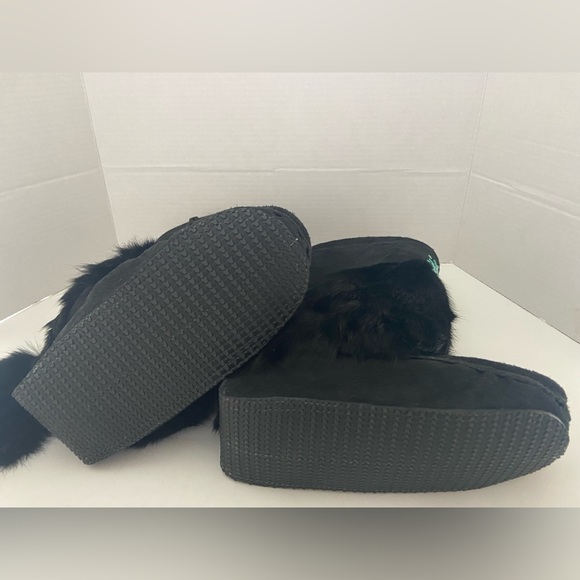 Canadian Hand Made Black Suede Beaded Moccasin Fur Boots Womens Size 7 Mid Calf - Picture 5 of 8